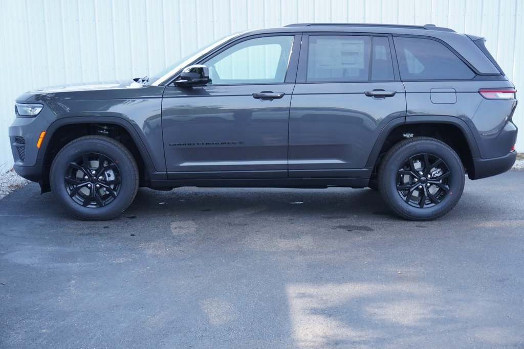 new 2025 Jeep Grand Cherokee car, priced at $40,210