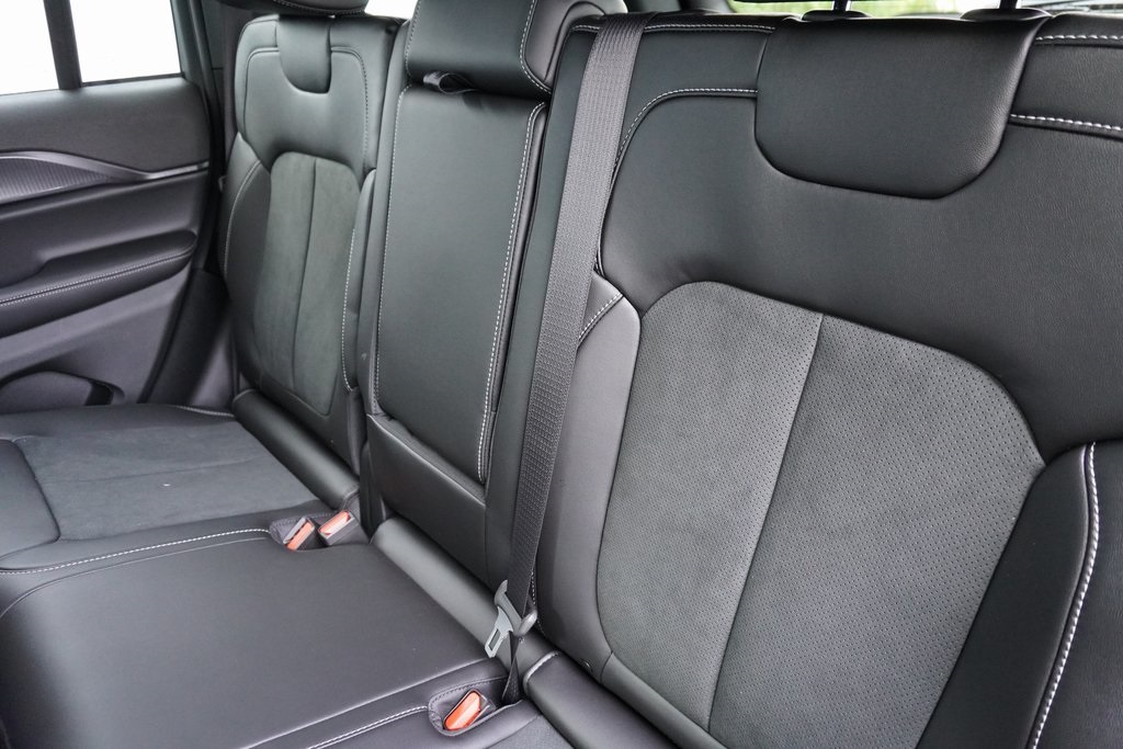 new 2025 Jeep Grand Cherokee car, priced at $40,210