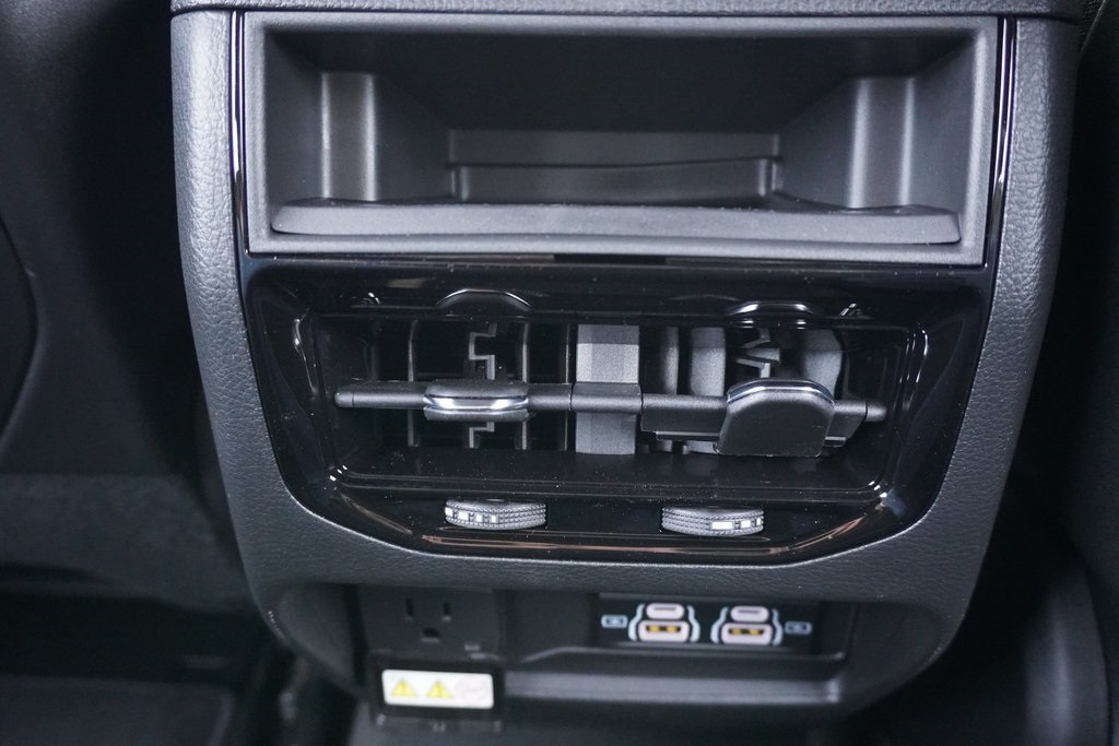 new 2025 Jeep Grand Cherokee car, priced at $40,210