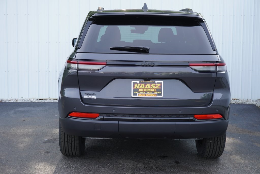 new 2025 Jeep Grand Cherokee car, priced at $40,210