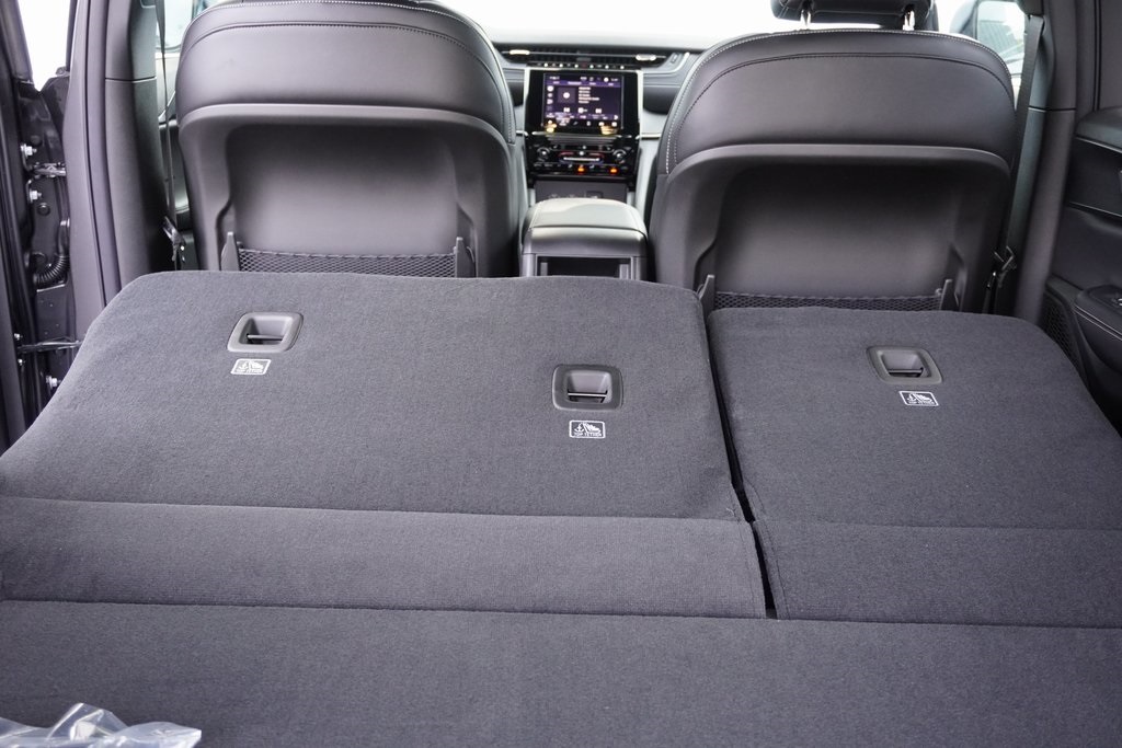 new 2025 Jeep Grand Cherokee car, priced at $40,210
