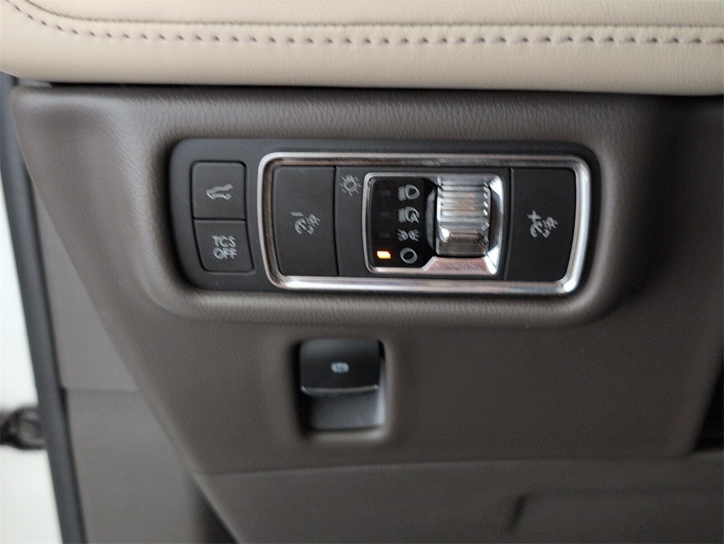used 2022 Lincoln Nautilus car, priced at $30,000