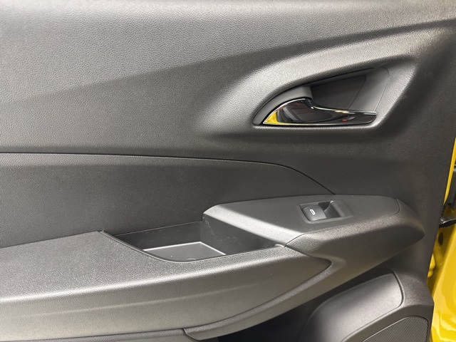 new 2025 Chevrolet Trax car, priced at $25,690