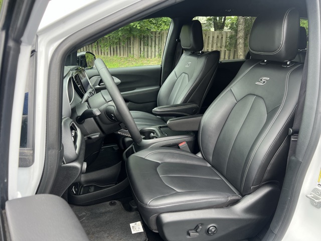 used 2024 Chrysler Pacifica car, priced at $35,000