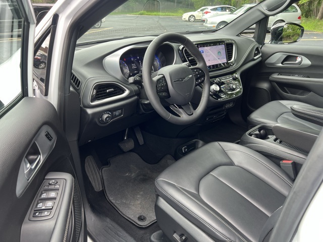 used 2024 Chrysler Pacifica car, priced at $35,000