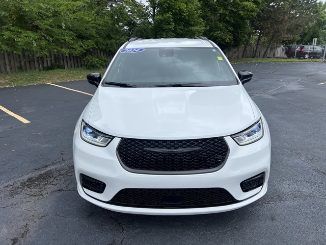 used 2024 Chrysler Pacifica car, priced at $35,000