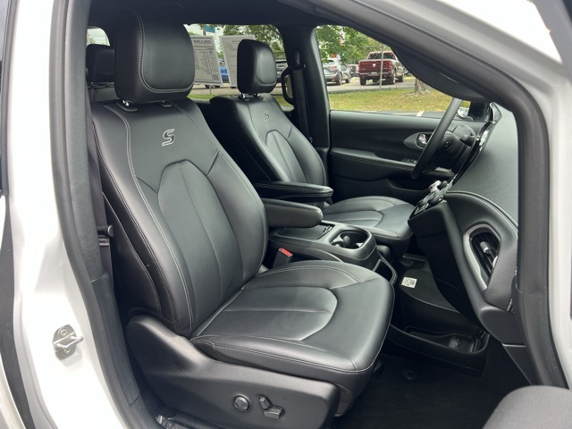 used 2024 Chrysler Pacifica car, priced at $35,000