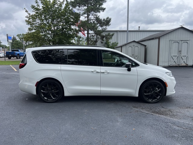 used 2024 Chrysler Pacifica car, priced at $35,000