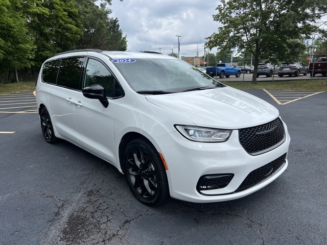 used 2024 Chrysler Pacifica car, priced at $35,000