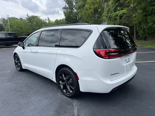 used 2024 Chrysler Pacifica car, priced at $35,000