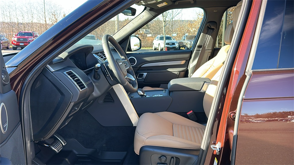 new 2026 Land Rover Discovery car, priced at $81,290