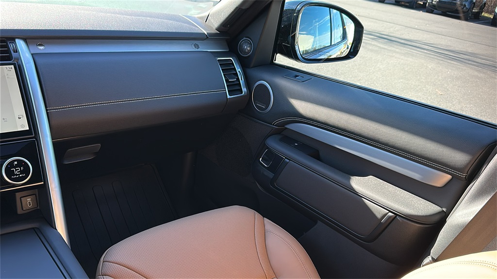 new 2026 Land Rover Discovery car, priced at $81,290