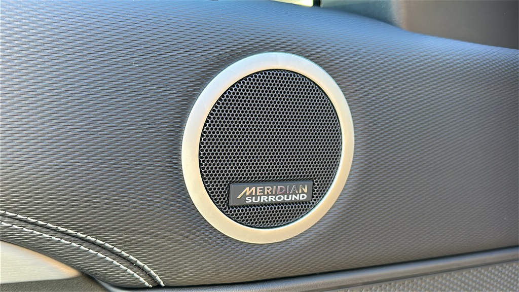 new 2026 Land Rover Discovery car, priced at $81,290