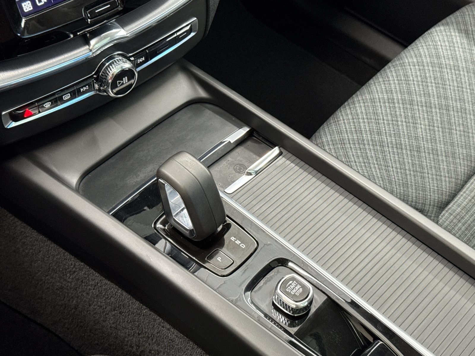 used 2022 Volvo XC60 Recharge Plug-In Hybrid car, priced at $34,498