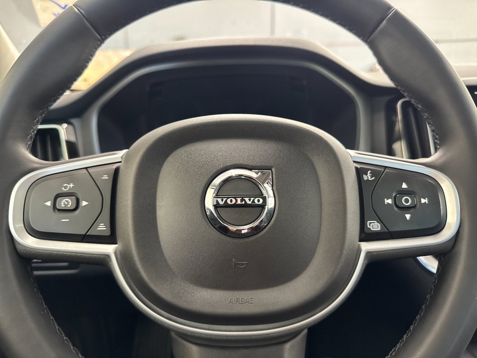 used 2022 Volvo XC60 Recharge Plug-In Hybrid car, priced at $34,498