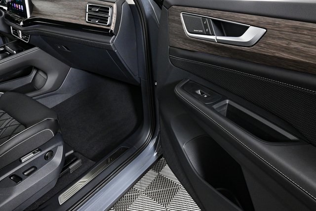 new 2025 Volkswagen Atlas car, priced at $55,648