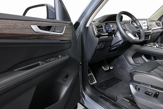 new 2025 Volkswagen Atlas car, priced at $55,648