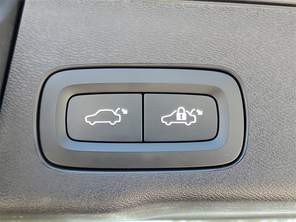 used 2023 Volvo XC60 car, priced at $30,995