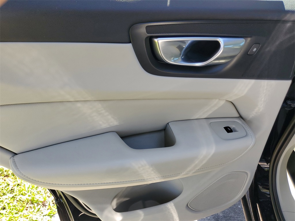 used 2023 Volvo XC60 car, priced at $30,995