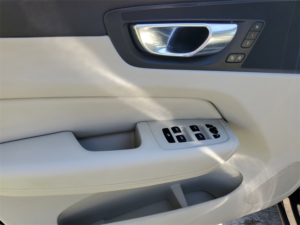 used 2023 Volvo XC60 car, priced at $30,995