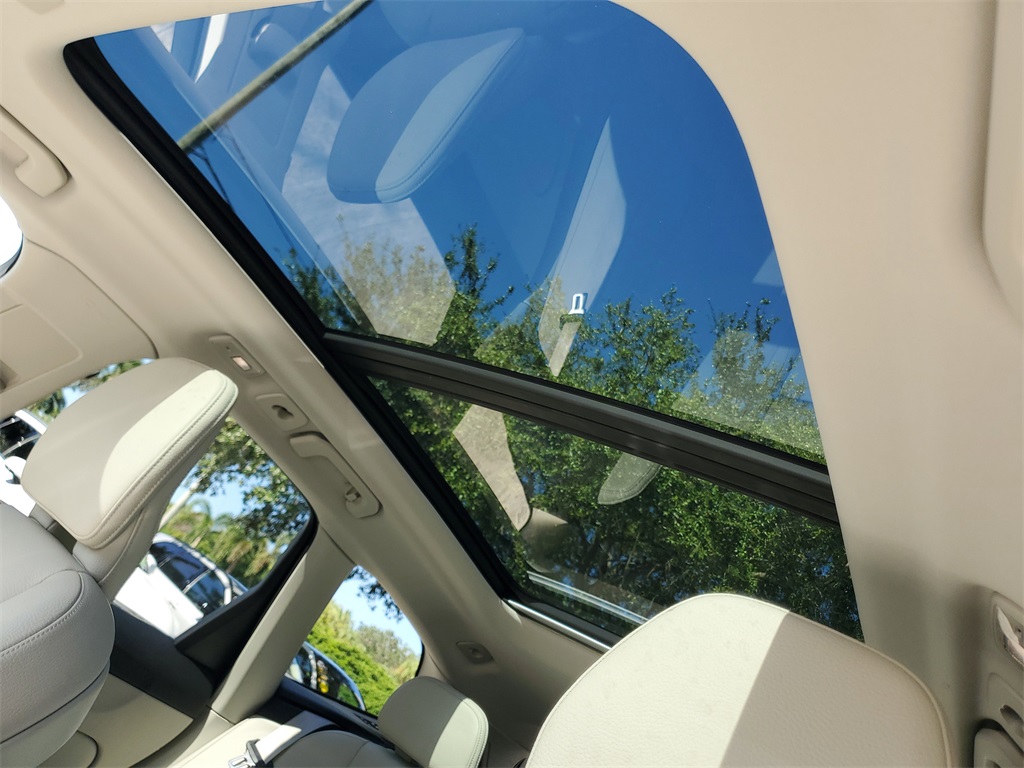 used 2023 Volvo XC60 car, priced at $30,995