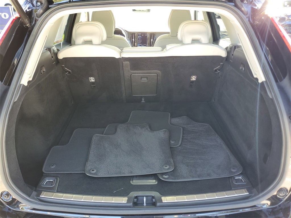 used 2023 Volvo XC60 car, priced at $30,995