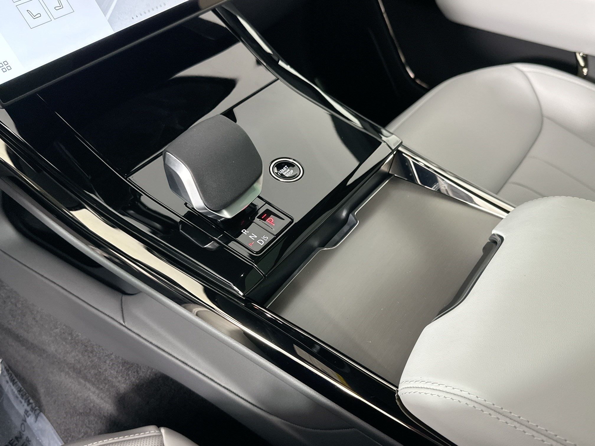 new 2025 Land Rover Range Rover Sport car, priced at $89,790