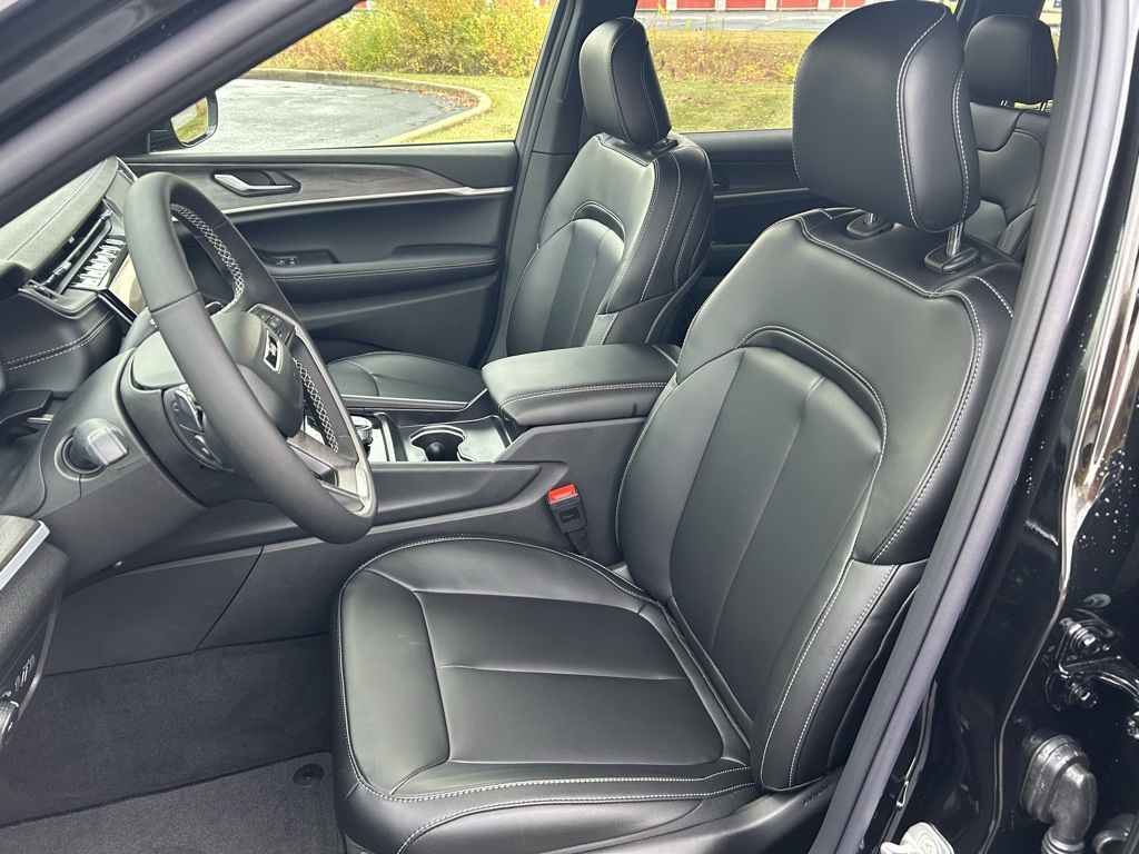 new 2025 Jeep Grand Cherokee L car, priced at $53,335