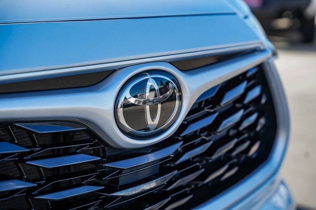 used 2022 Toyota Highlander car, priced at $29,797