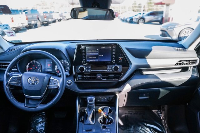 used 2022 Toyota Highlander car, priced at $29,797