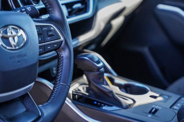 used 2022 Toyota Highlander car, priced at $29,797