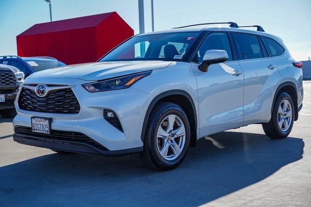 used 2022 Toyota Highlander car, priced at $29,797