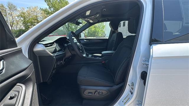 new 2025 Jeep Grand Cherokee L car, priced at $44,034