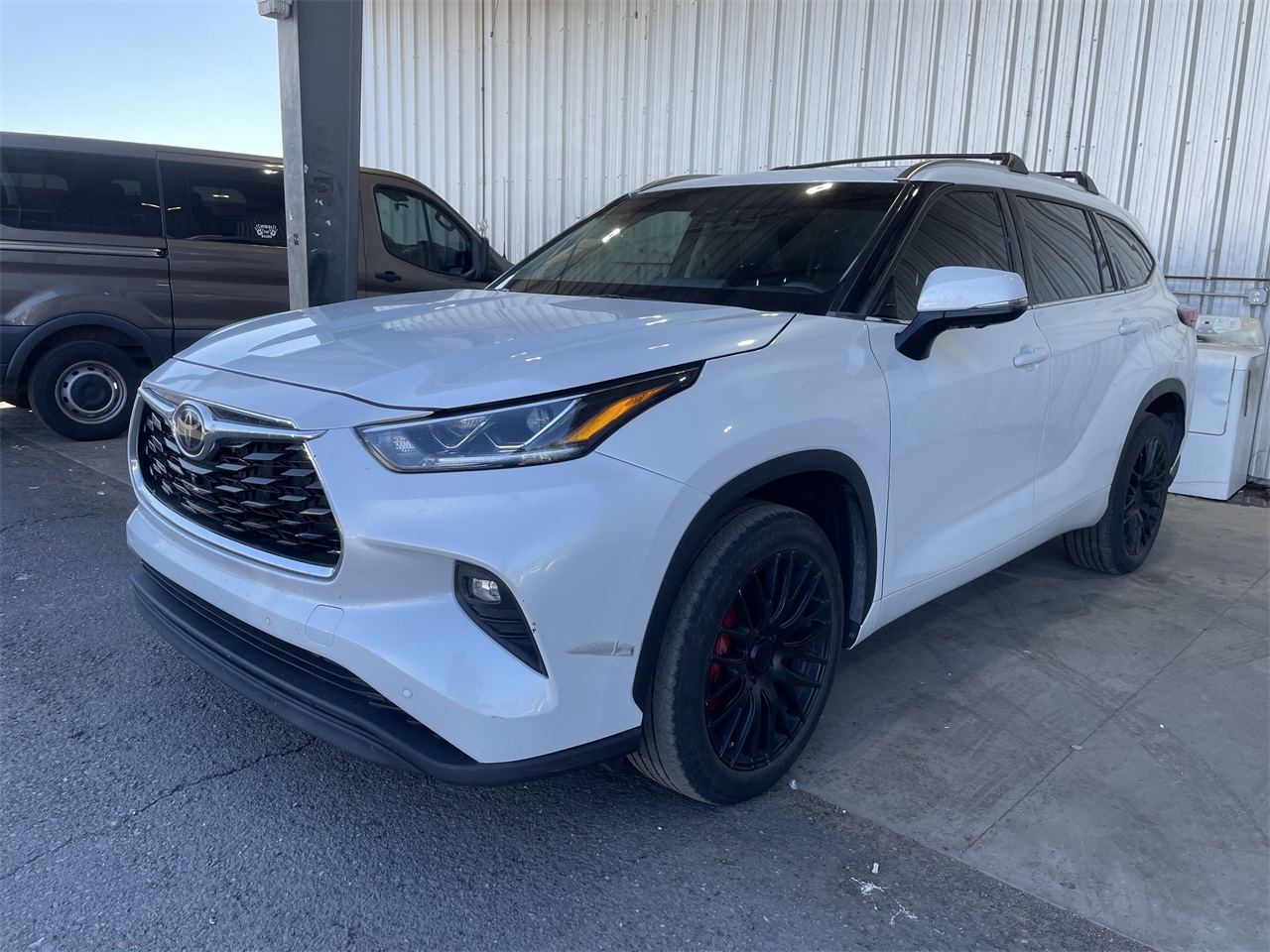 used 2023 Toyota Highlander car, priced at $35,653