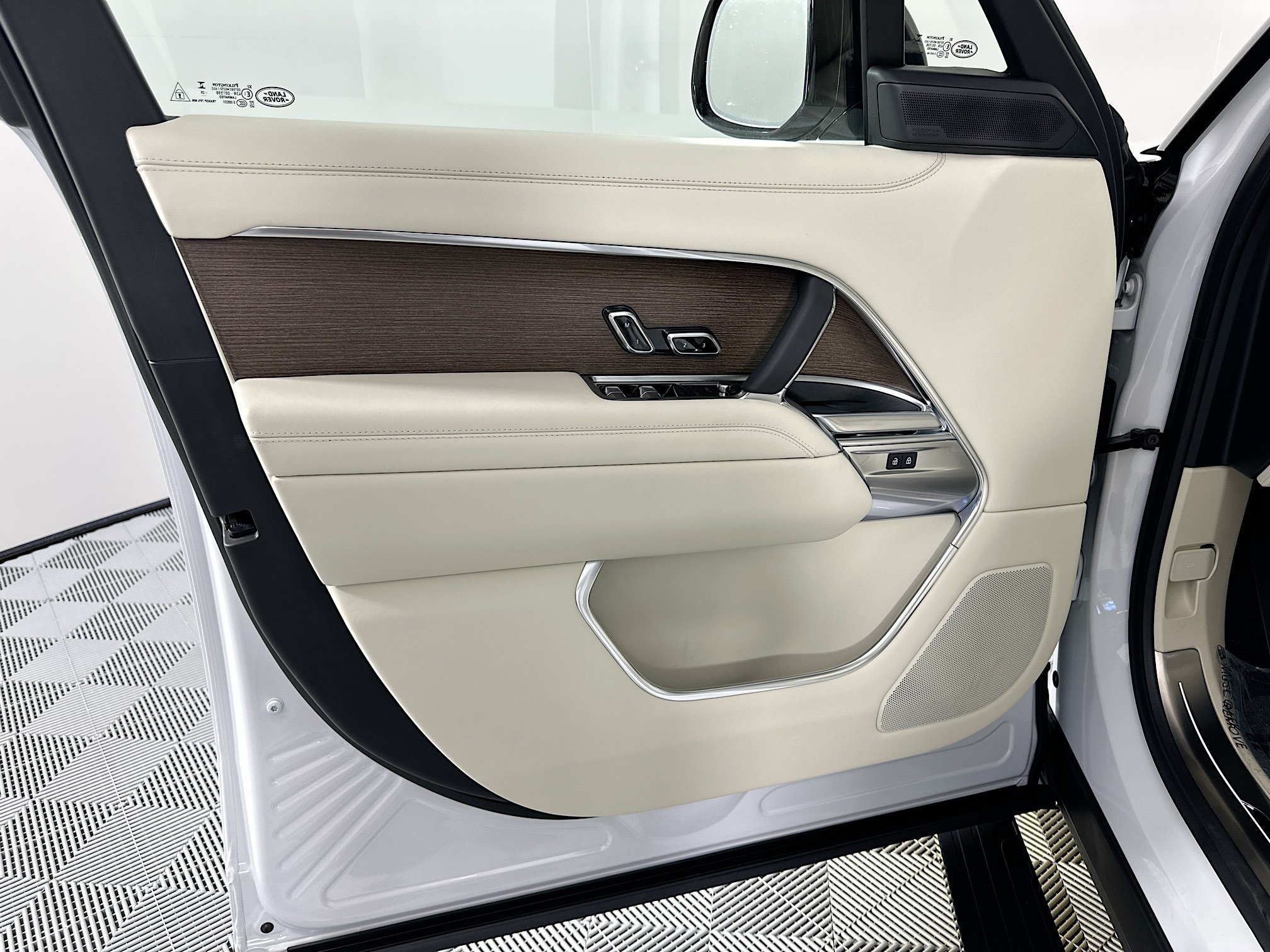 new 2025 Land Rover Range Rover car, priced at $133,915