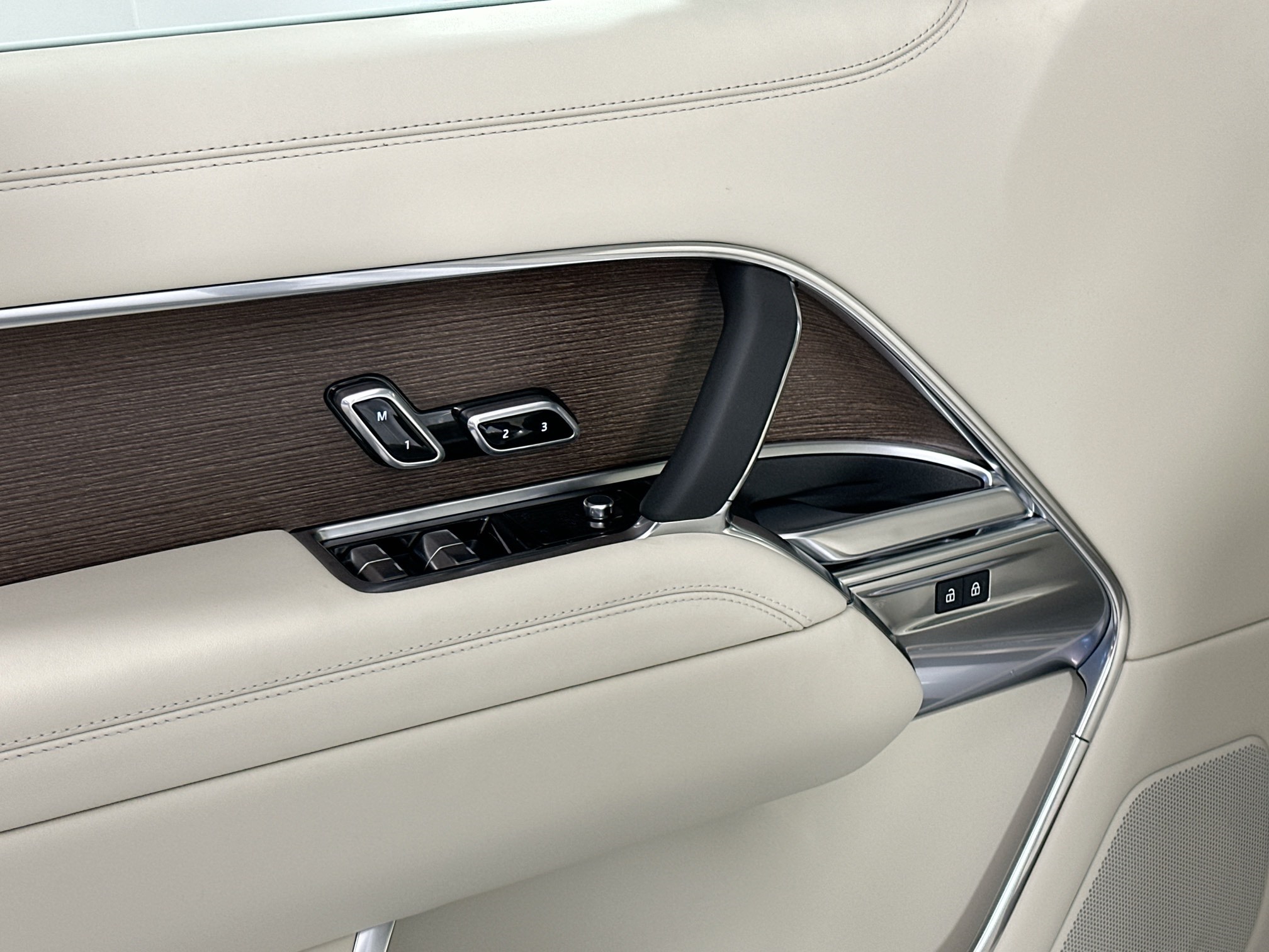 new 2025 Land Rover Range Rover car, priced at $133,915