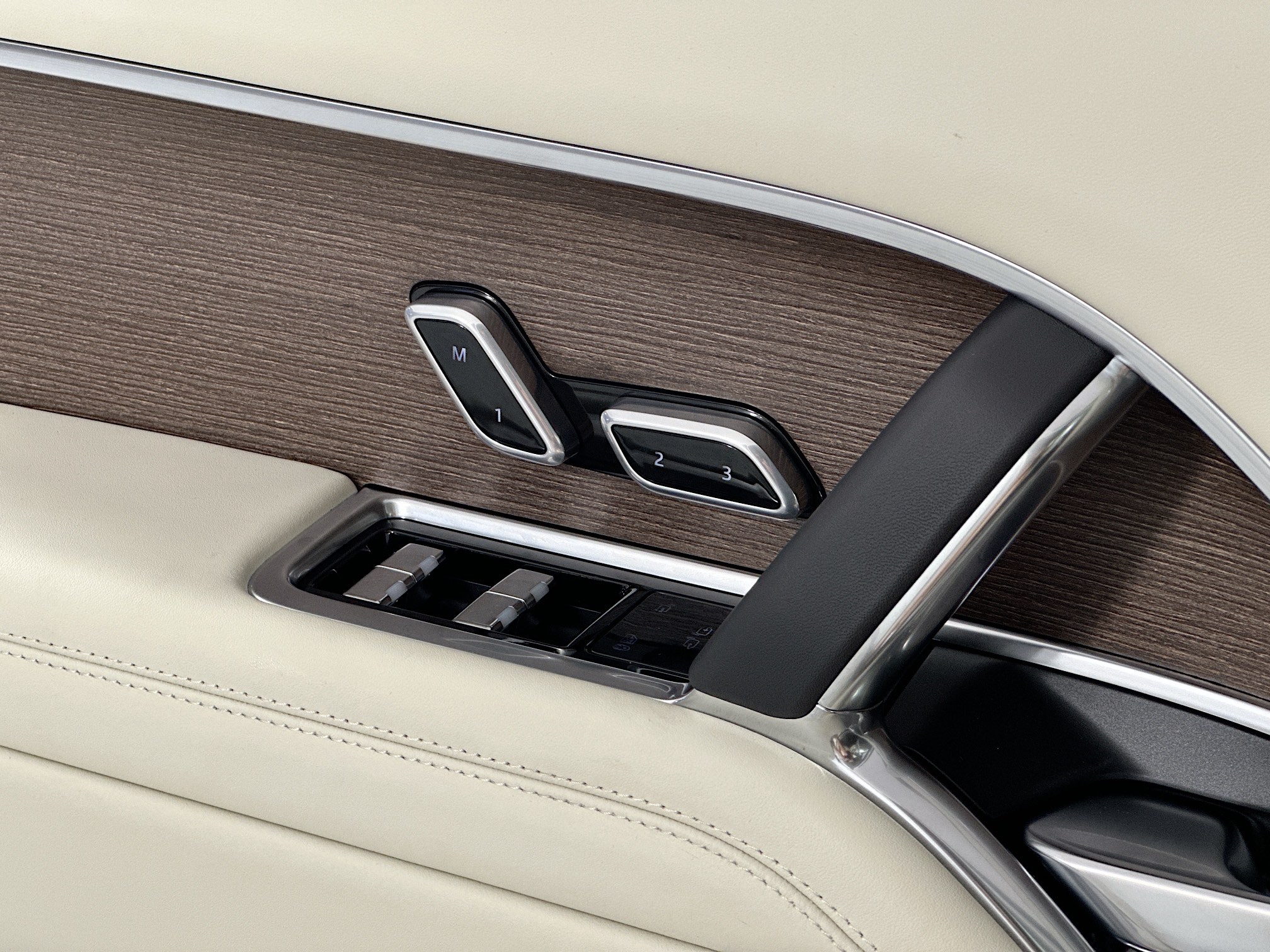 new 2025 Land Rover Range Rover car, priced at $133,915