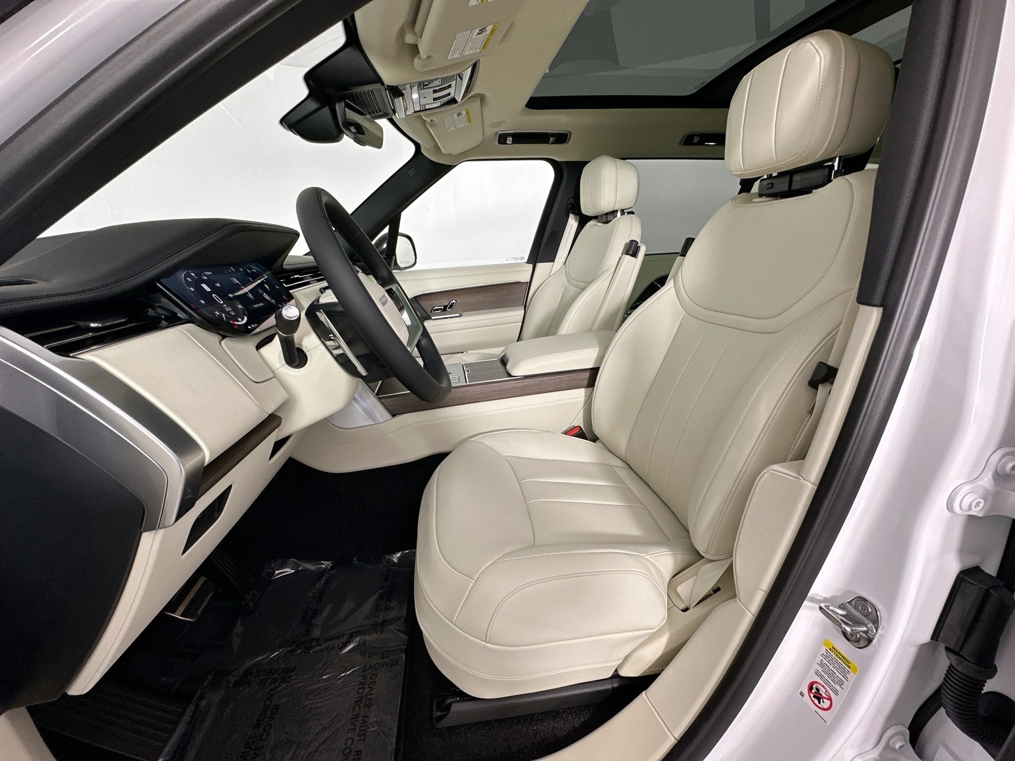 new 2025 Land Rover Range Rover car, priced at $133,915