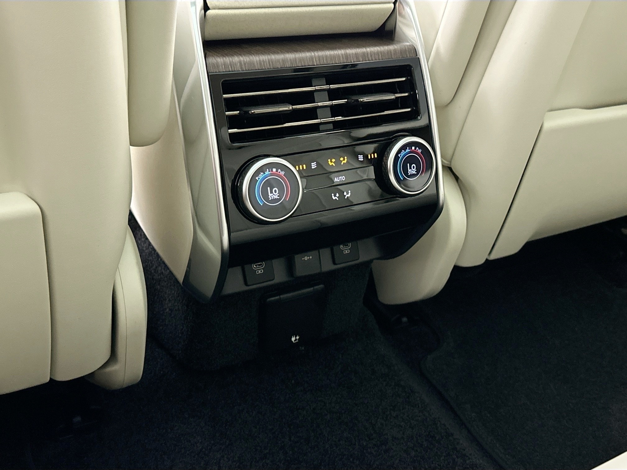 new 2025 Land Rover Range Rover car, priced at $133,915