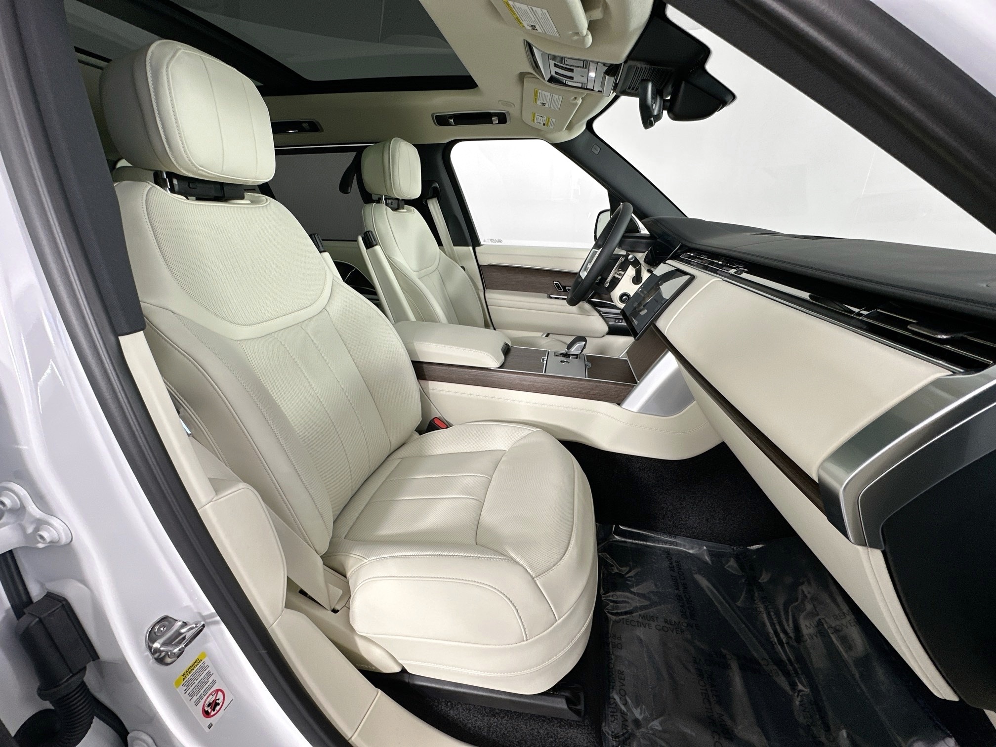 new 2025 Land Rover Range Rover car, priced at $133,915