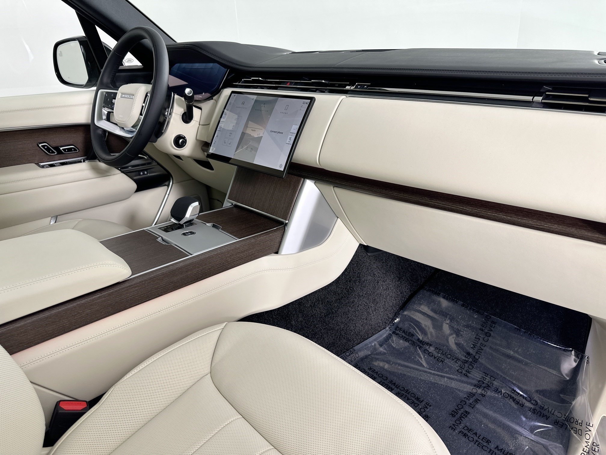 new 2025 Land Rover Range Rover car, priced at $133,915