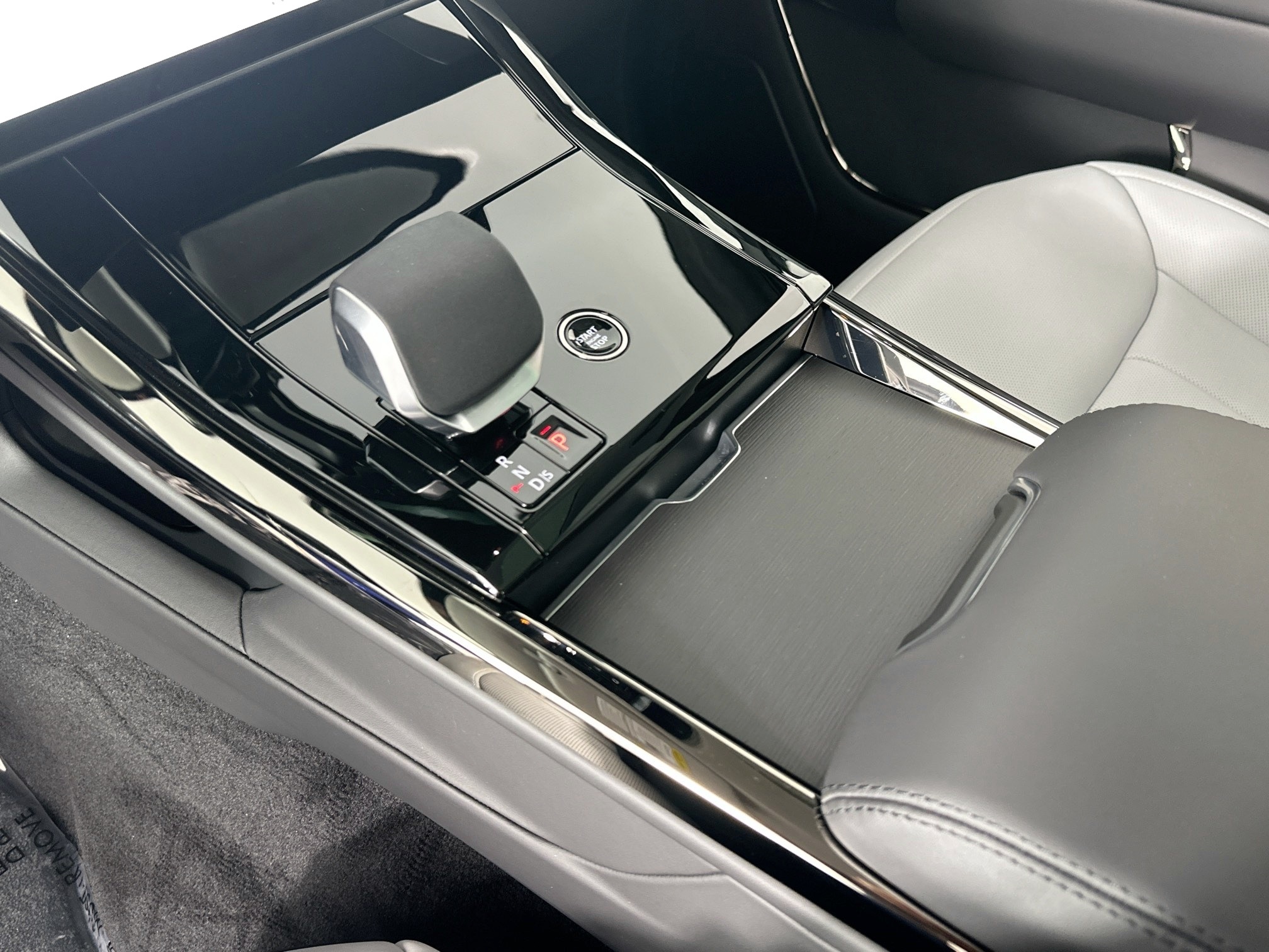 new 2025 Land Rover Range Rover Sport car, priced at $138,905