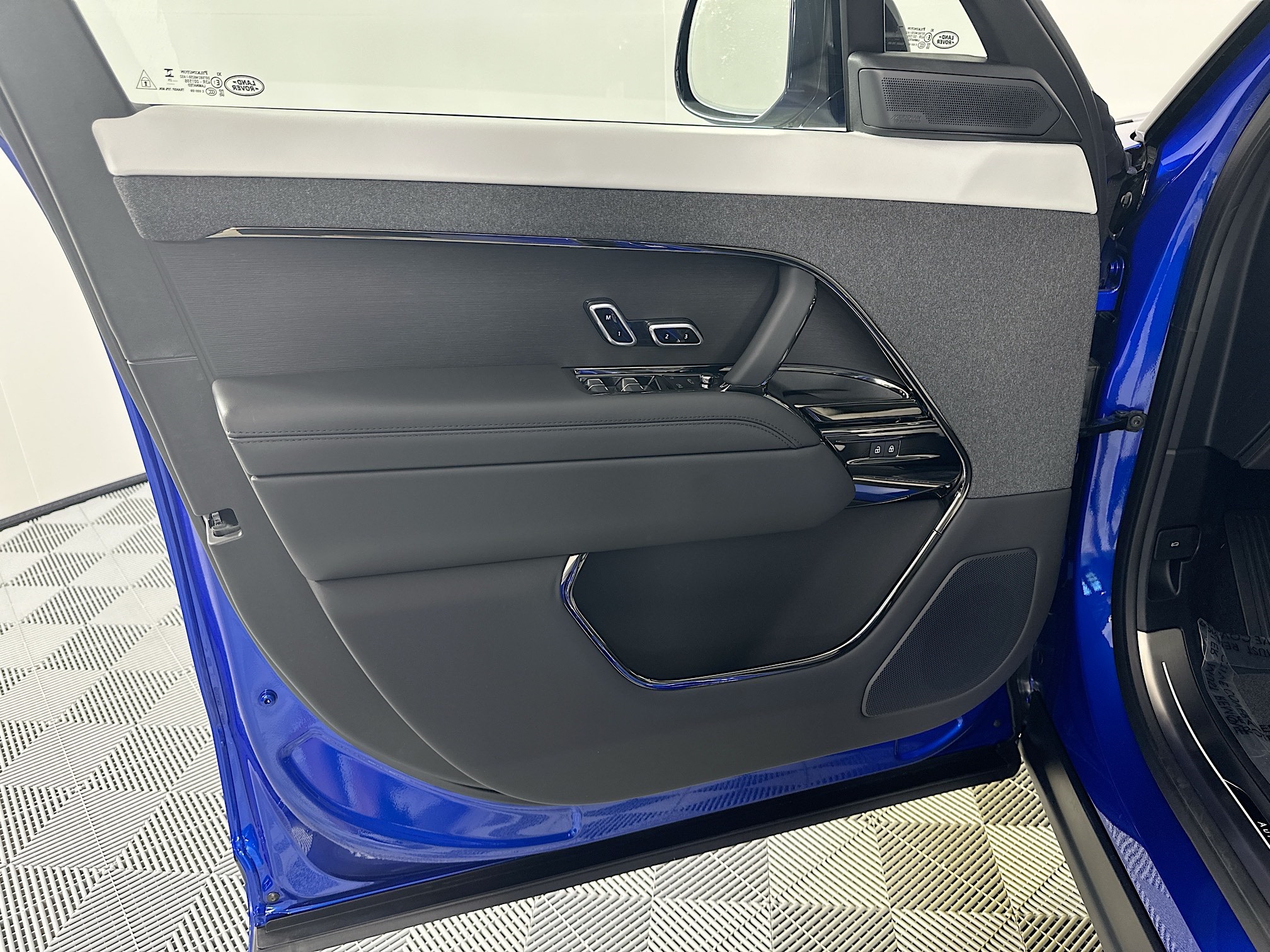 new 2025 Land Rover Range Rover Sport car, priced at $138,905