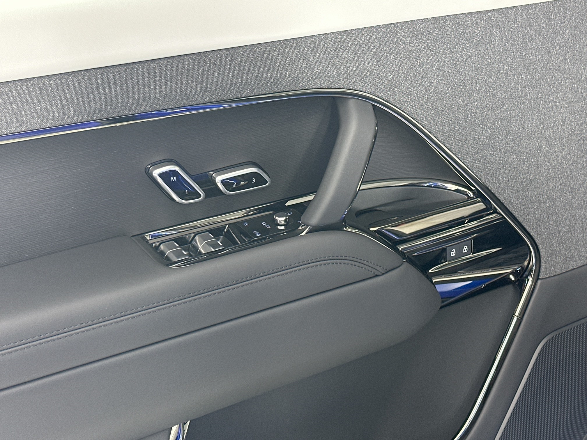 new 2025 Land Rover Range Rover Sport car, priced at $138,905