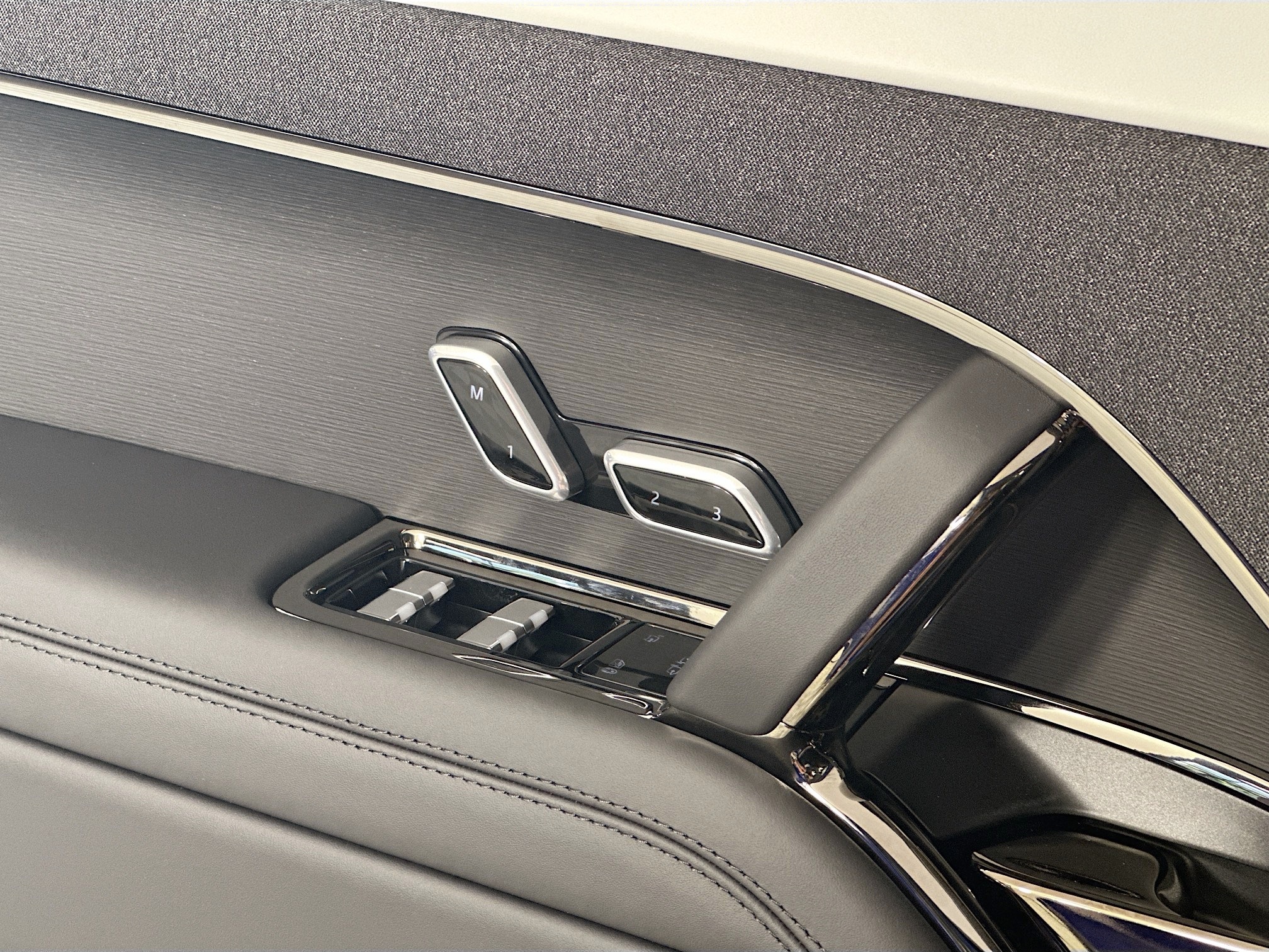 new 2025 Land Rover Range Rover Sport car, priced at $138,905