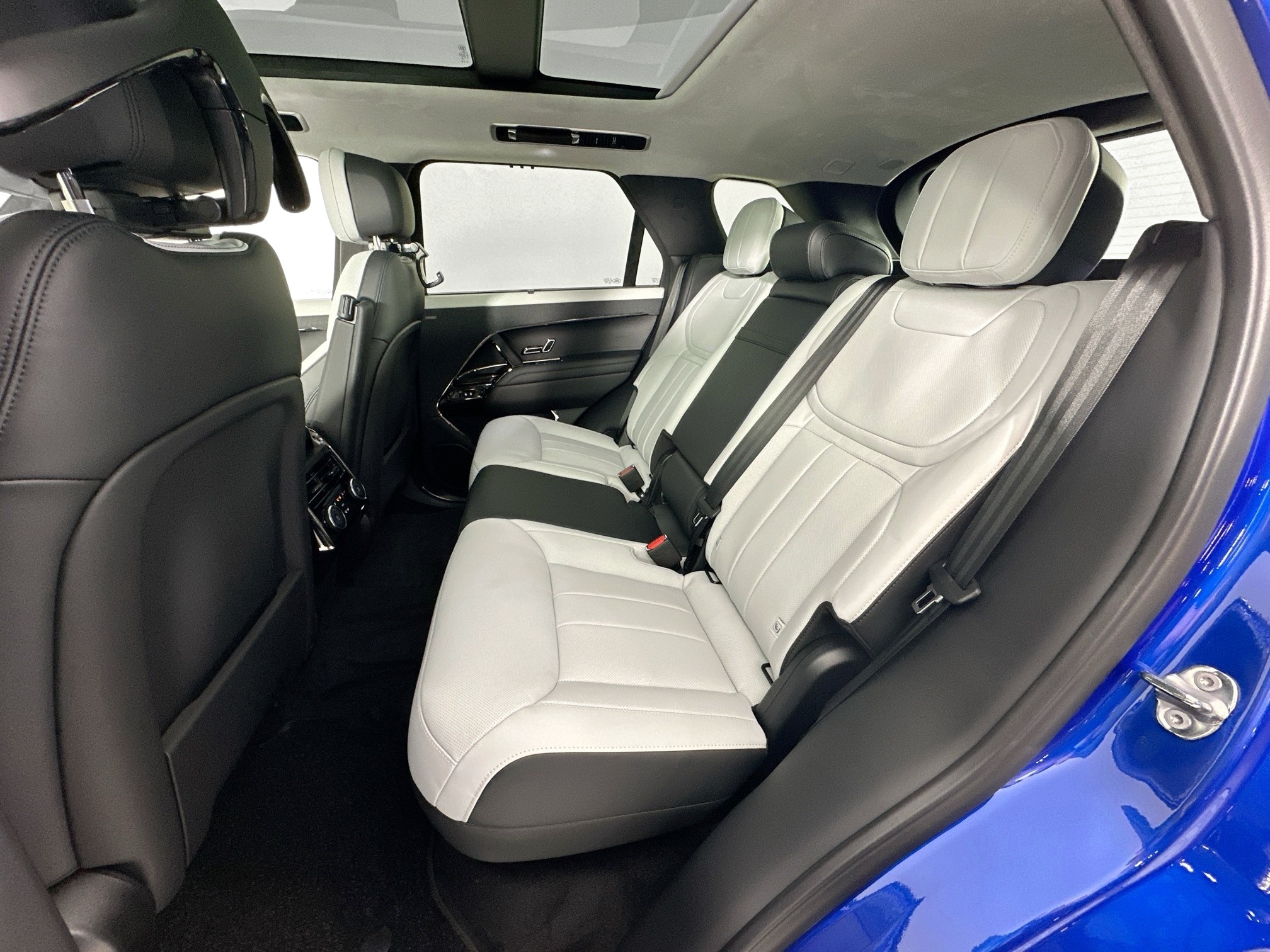 new 2025 Land Rover Range Rover Sport car, priced at $138,905
