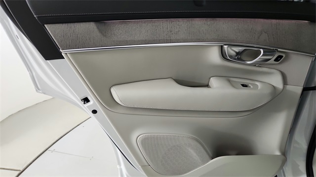 new 2026 Volvo XC90 Plug-In Hybrid car, priced at $85,575