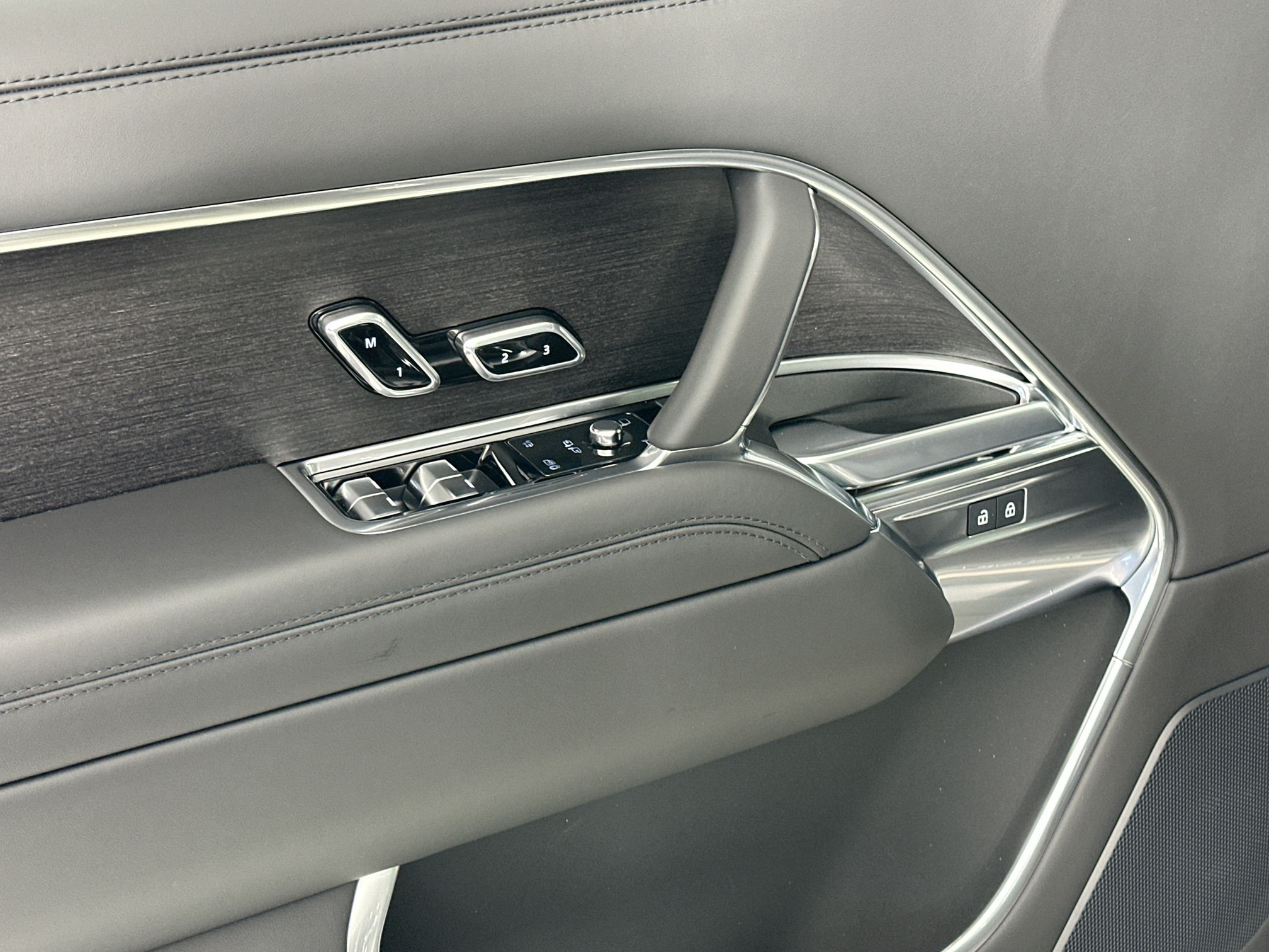 new 2025 Land Rover Range Rover car, priced at $152,065
