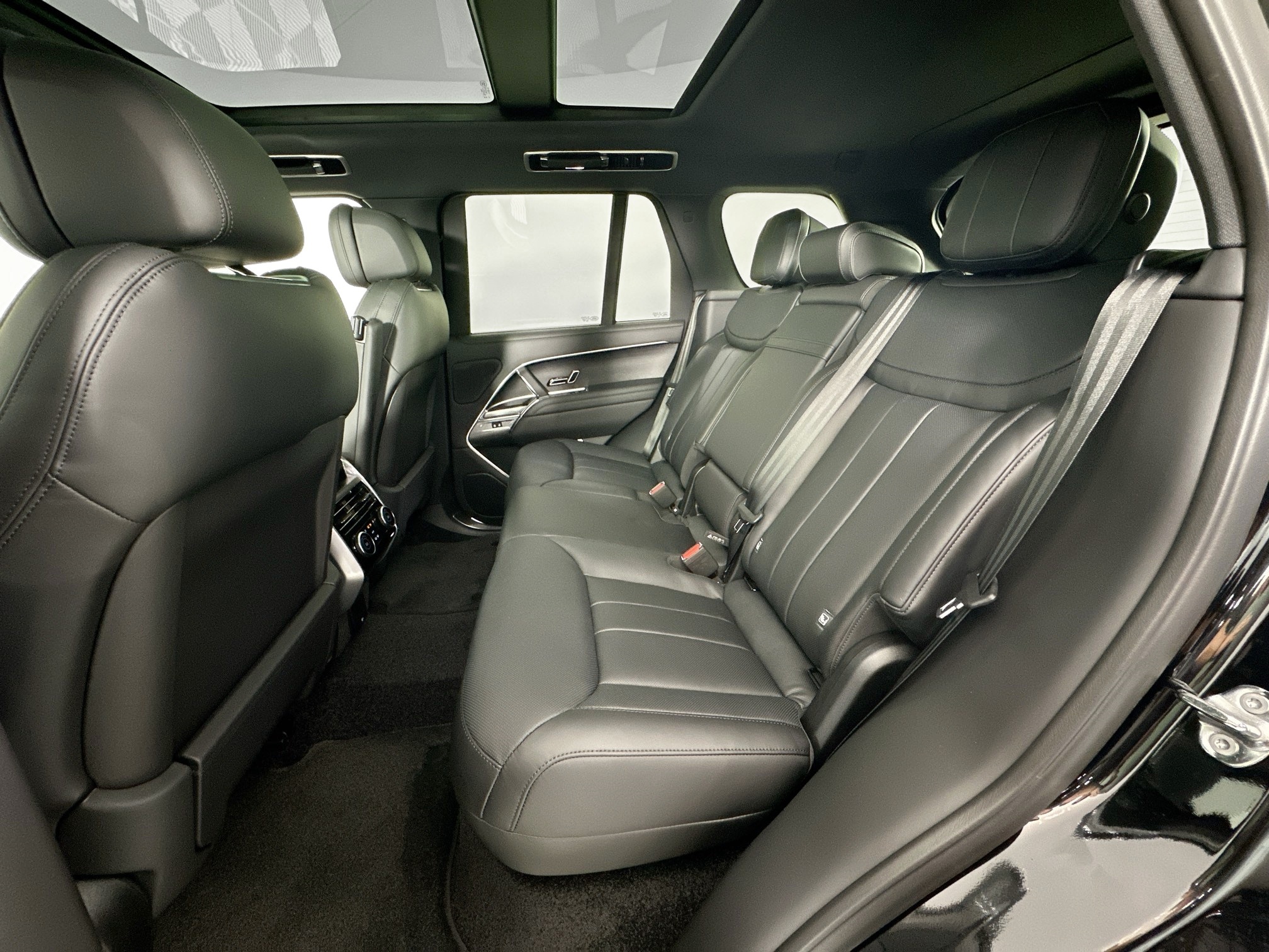 new 2025 Land Rover Range Rover car, priced at $152,065