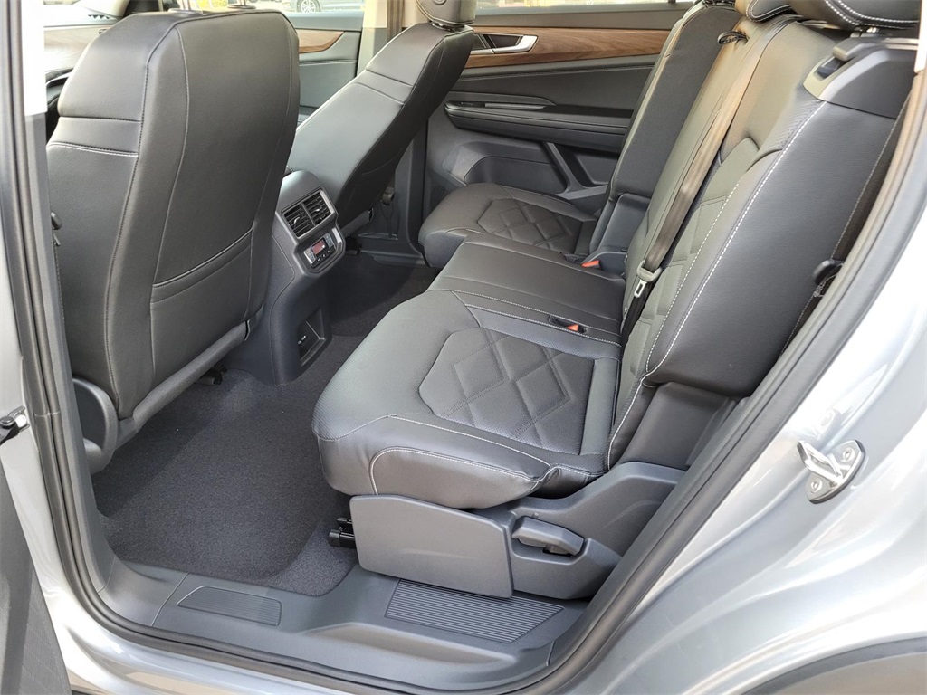 new 2026 Volkswagen Atlas car, priced at $37,406